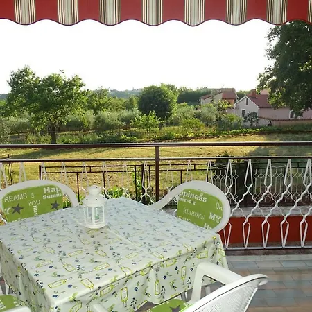 Parenzana Bibali 65 A 52460-buje Apartamento