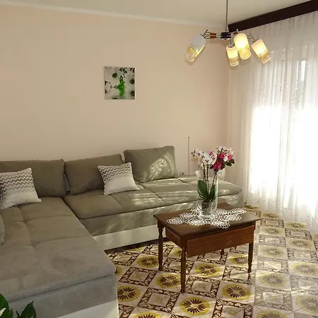Parenzana Bibali 65 A 52460-buje